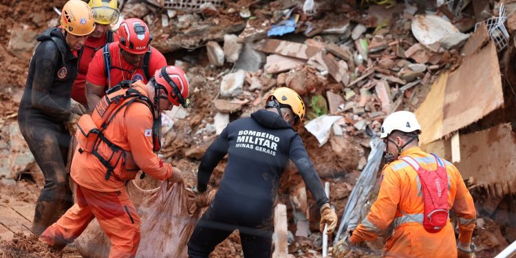 Aumenta a 53 la cifra de fallecidos por lluvias en Minas Gerais, Brasil