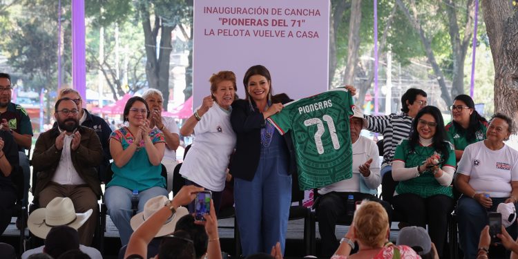 Inaugura Clara Brugada Canchas “Pioneras del 71”. pide llevar el Mundial a todos los territorios y mediante el fútbol combatir la desigualdad