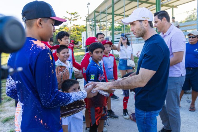 GOBIERNO DE TULUM CON CAMINATAS Y CERCANÍA RESUELVE Y CUMPLE A CHEMUYIL