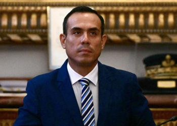 El Congreso de Perú remueve a presidente interino a semanas de las elecciones