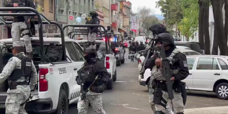 Bajo fuerte resguardo, trasladan a la CDMX el cuerpo de “El Mencho”