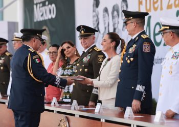 Sheinbaum reconoce legado y vocación social de la Fuerza Aérea Mexicana
