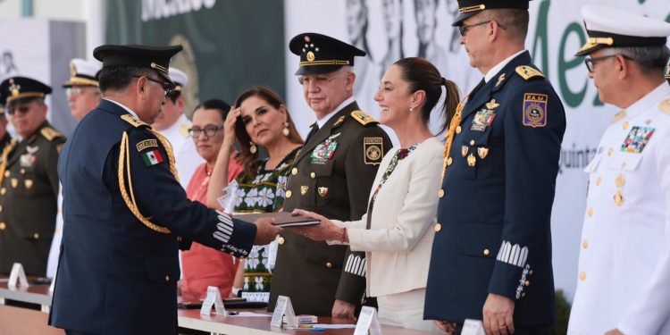 Sheinbaum reconoce legado y vocación social de la Fuerza Aérea Mexicana