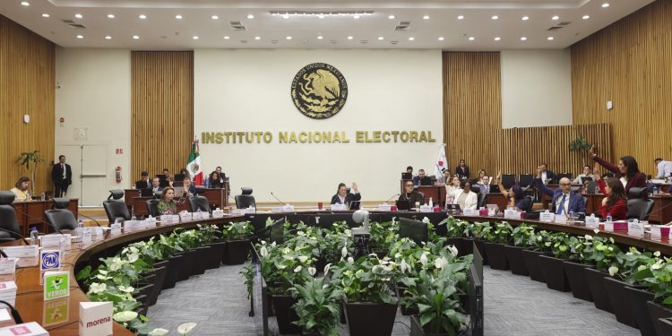 Reforma electoral plantea debilitar estructura del INE