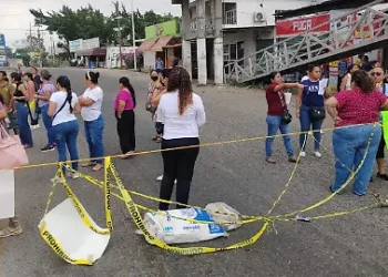 Padres de familia bloquean cinco horas la Villahermosa–Nacajuca por fallas eléctricas en primaria de Pomoca