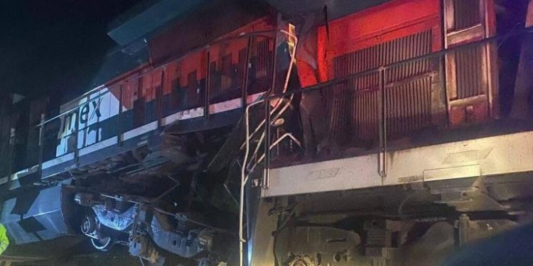 Chocan dos trenes de carga en Nogales, Sonora