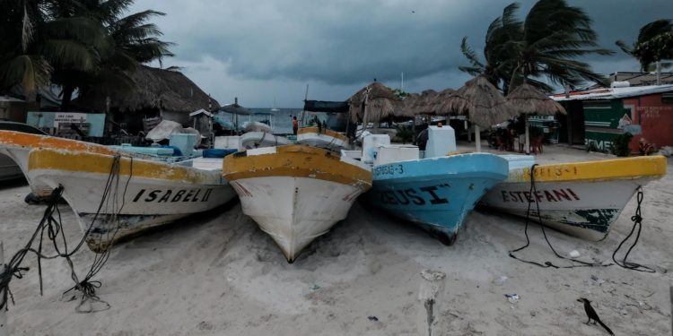 Frente frío 37 provoca cierre parcial del puerto en Cancún