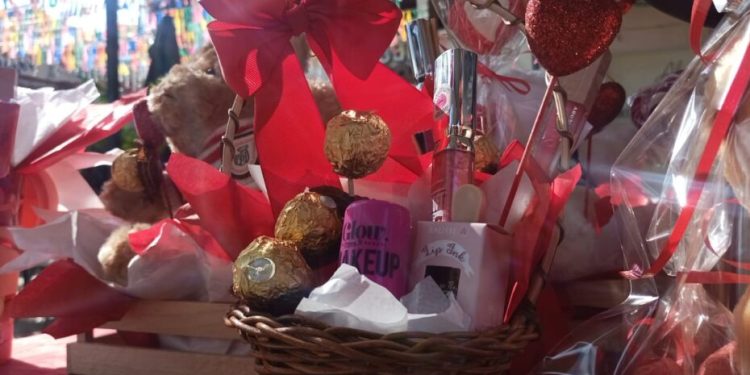 Arranca la venta de detalles románticos en el Velódromo de Ciudad Deportiva