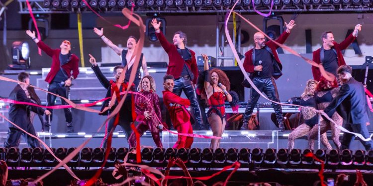 “90’s Pop Tour” enciende a más de 35 mil personas en el cierre histórico del Carnaval de Playa del Carmen 2026