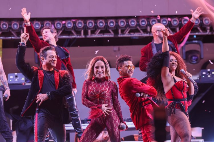 “90’s Pop Tour” enciende a más de 35 mil personas en el cierre histórico del Carnaval de Playa del Carmen 2026