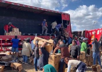 Termina en rapiña volcadura en la Campeche–Mérida