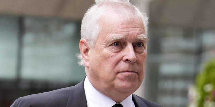 Policía británica detiene a Andrew Mountbatten-Windsor por investigación de conducta oficial