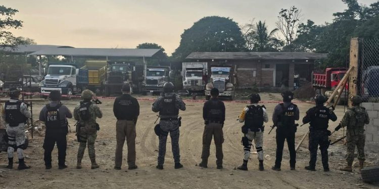 Aseguran inmueble en Huixtla con decenas de vehículos vinculados al crimen organizado