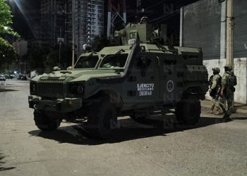 Ejército resguarda el Semefo de Mazatlán tras traslado de cuerpos hallados en fosas de Concordia