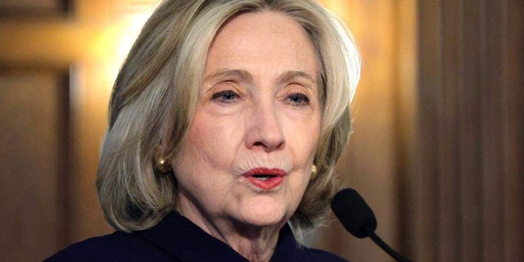 Hillary Clinton se dice dispuesta a declarar públicamente ante el Congreso por el caso Epstein