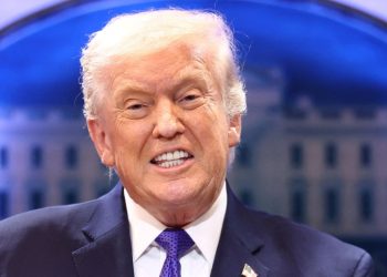 Trump anuncia arancel global del 10% tras fallo del Supremo de EU