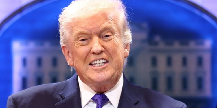 Trump anuncia arancel global del 10% tras fallo del Supremo de EU