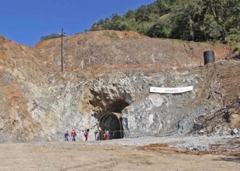 Cuatro mineros quedan atrapados tras derrumbe en mina de Sinaloa
