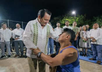 En Diálogos con el Pueblo atienden necesidades del poniente de Mérida
