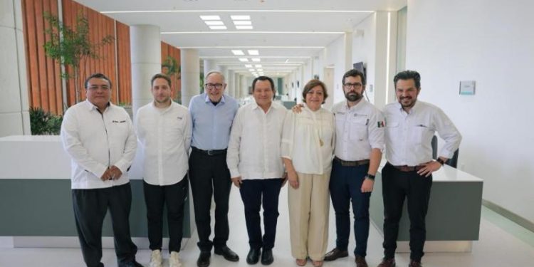 Gobiernos de México y Yucatán refuerzan coordinación para mejorar acceso a la salud