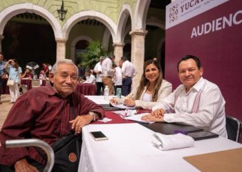 Gobernador Joaquín Díaz Mena atiende de frente a la ciudadanía