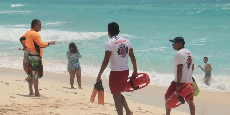 Cancún busca contratar más guardavidas para reforzar seguridad en Semana Santa