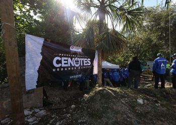 Retiran toneladas de basura de cenotes urbanos en Cancún; persisten focos críticos