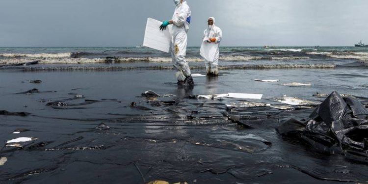 Mancha de crudo en el Golfo genera alarma ambiental en costas de Campeche