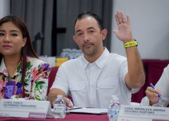 Denuncian a Pablo Gutiérrez ante la CDHEQROO por violencia, funcionario fantoche en redes sociales, pero en la realidad es corrupto, prepotente, misógino y abusivo.