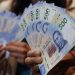 Peso mexicano recorta su avance anual y se acerca a las 18 unidades por dólar