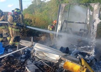 Fatal colisión en carretera deja una mujer sin vida tras incendio de vehículo