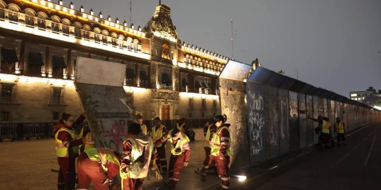 Marcha del 8M en CDMX llegará a un Zócalo con vallas y alumbrado conmemorativo