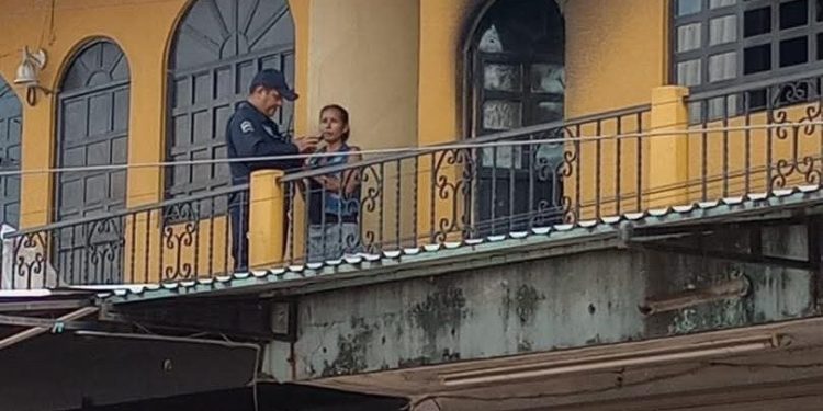 Incendio en vivienda de Huimanguillo deja una persona sin vida