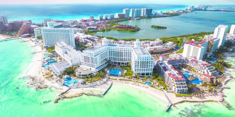 Semarnat autoriza casi mil nuevos cuartos de hotel en la Riviera Maya