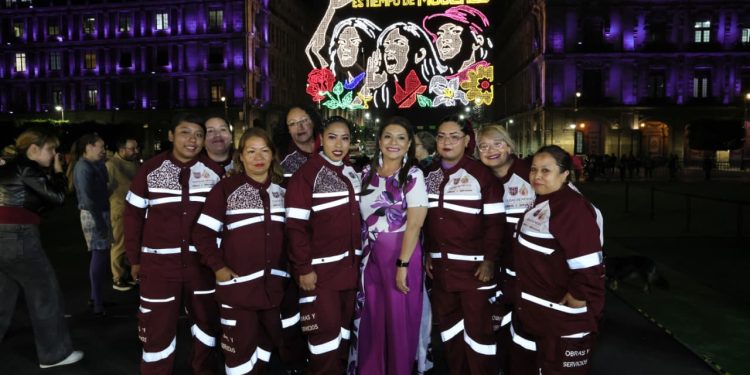 Clara Bugada enciende mosaicos luminosos en el Zócalo, en reconocimiento a la lucha histórica de las mujeres