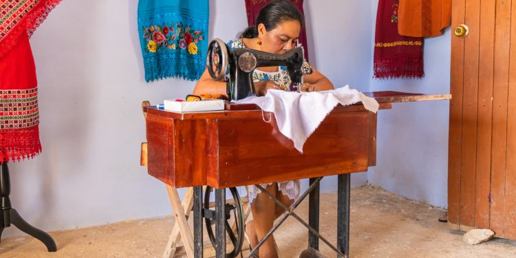 TULUM RECONOCE Y RESPALDA A SUS ARTESANOS EN EL DÍA DEL ARTESANO