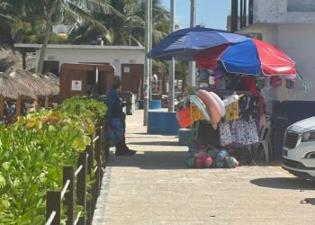 Alistan operativo para controlar ambulantaje en playas de Cancún durante Semana Santa