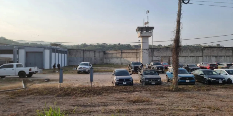 Relevan a titular del penal de Ixtapa tras evasión masiva de internos