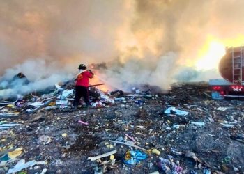 Quema de basura provoca incendio en predio irregular de la región 227 de Cancún