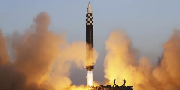Corea del Norte lanza misiles y provoca reacción de EU, Japón y Corea del Sur