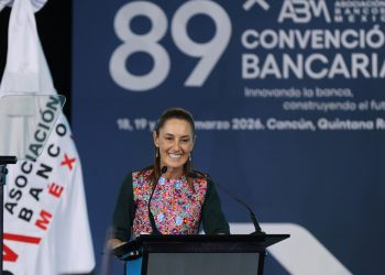 Sheinbaum reconoce reto de crecimiento económico y pide mayor crédito a la banca