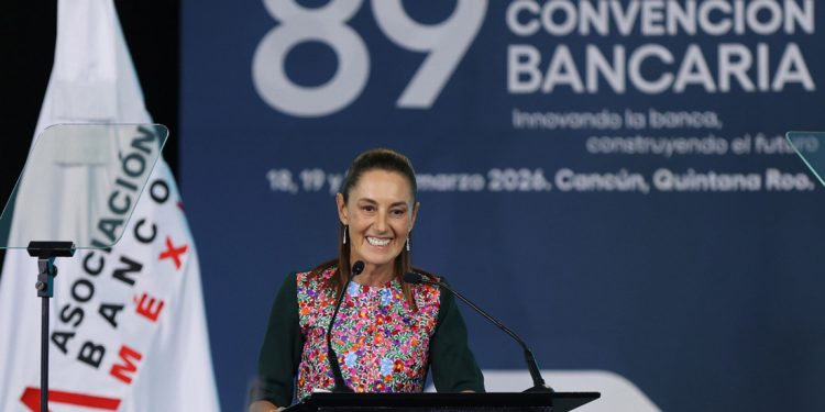 Sheinbaum reconoce reto de crecimiento económico y pide mayor crédito a la banca