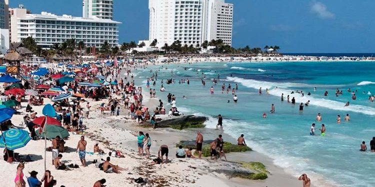 Semana Santa dejaría derrama de mil millones de dólares en Cancún