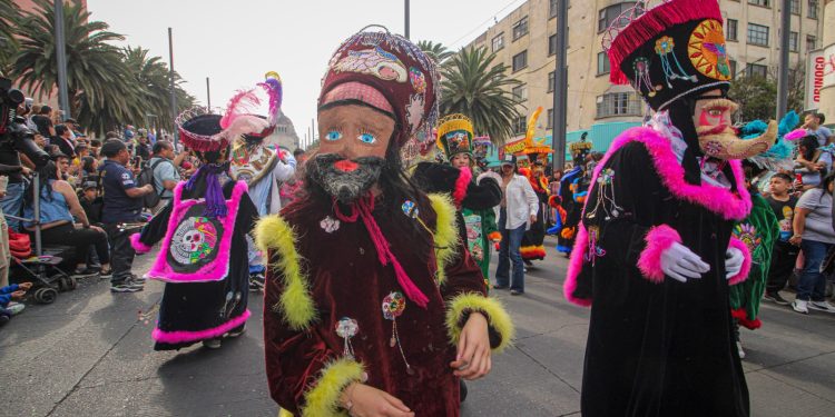 Reúne 70 mil asistentes tercera edición del Carnaval de Carnavales de la Ciudad de México