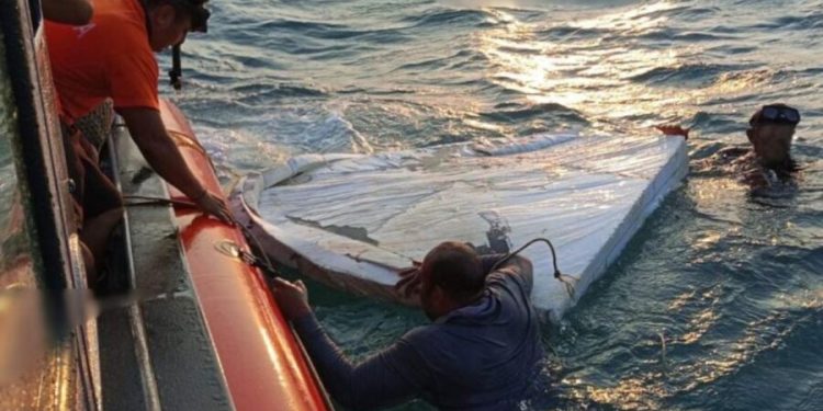 Armada de México rescata a cuatro personas a la deriva en costas de Campeche