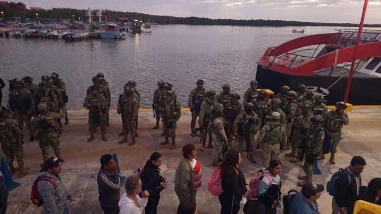 Nuevamente fuerzas Federales toman control de #Holbox, la entrega de Nivardo Mena al crimen es evidente para el #GobiernodeMexico