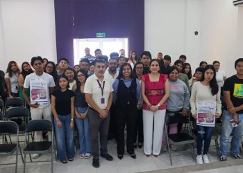 Magistrada Claudia Ávila Graham imparte plática en la Universidad  del Sur sobre los derechos político-electorales de las mujeres jóvenes