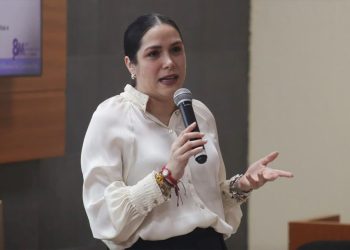 Magistrada Claudia Ávila Graham imparte plática sobre derechos político-electorales de las mujeres jóvenes en la Universidad Anáhuac Cancún