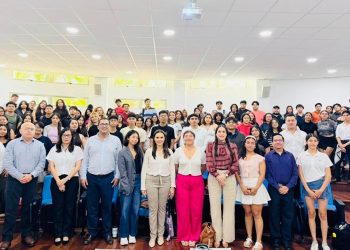 Magistrada Thalía Hernández Robledo imparte plática sobre derechos político-electorales de las mujeres en la UQROO, campus Playa del Carmen