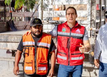 SUPERVISAN LIMPIEZA DE POZOS DE ABSORCIÓN EN LA COLONIA TUMBEN KAA